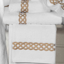 Load image into Gallery viewer, Dubai towels and bathrobe